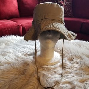 Bucket hat